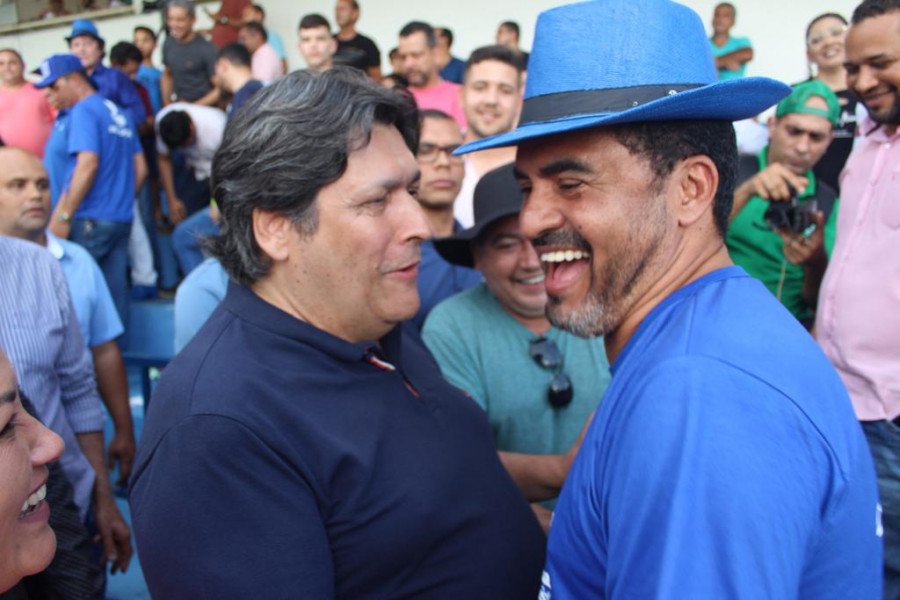 Empresário Edison Tabocão e governador Wanderlei prestigiaram programação de aniversário de Colinas (Foto: Divulgação/Ascom)