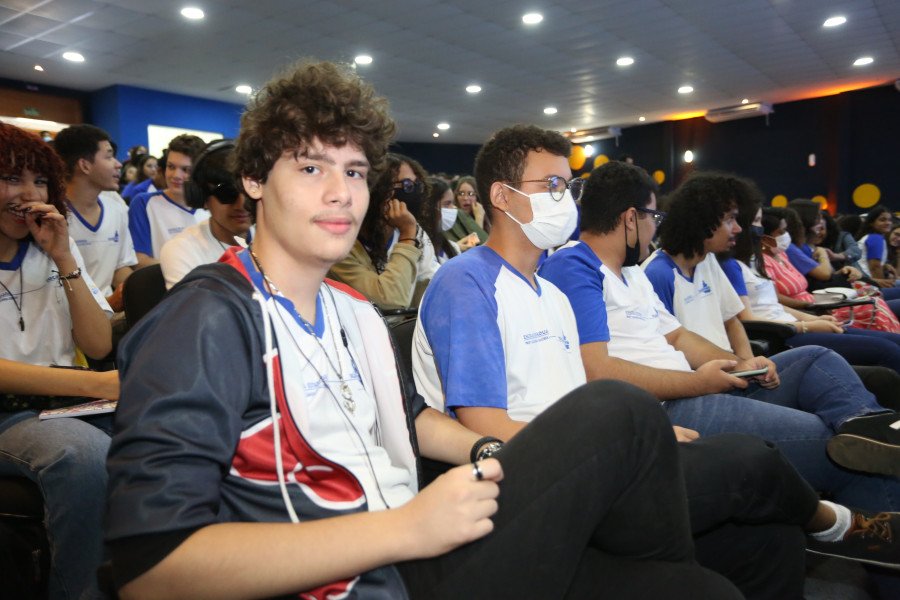 Estudante Vitor Ramos de Sá afirmou que se sente feliz em retornar à escola e animado em reencontrar os colegas (Foto: Marcio Vieira)