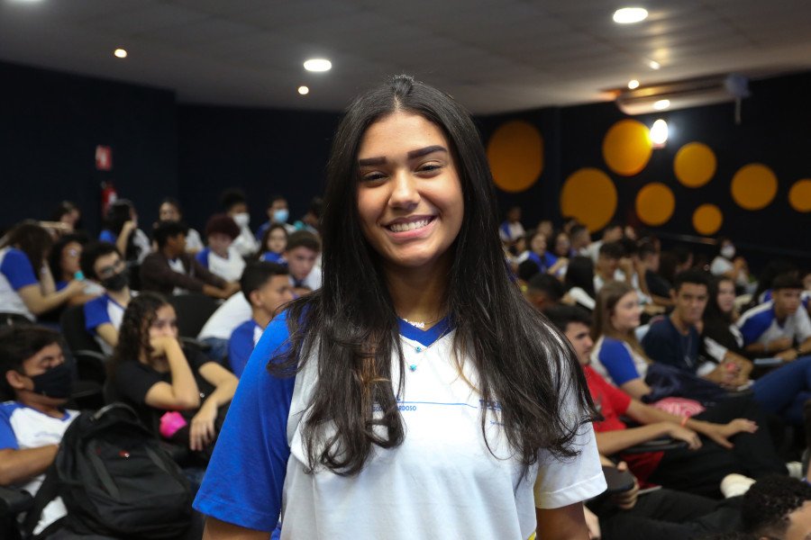 A estudante Rayssa contou que o programa irá lhe motivar a  estudar mais (Foto: Marcio Vieira/Governo do Tocantins)