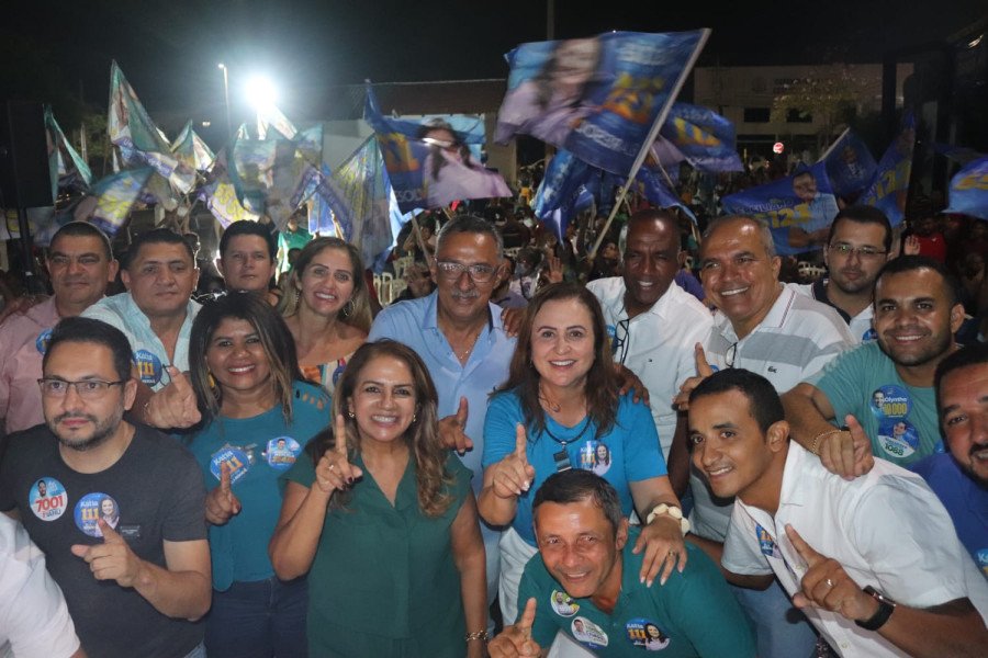 Kátia e apoiadores no comitê político em Araguaína (Foto: Divulgação)