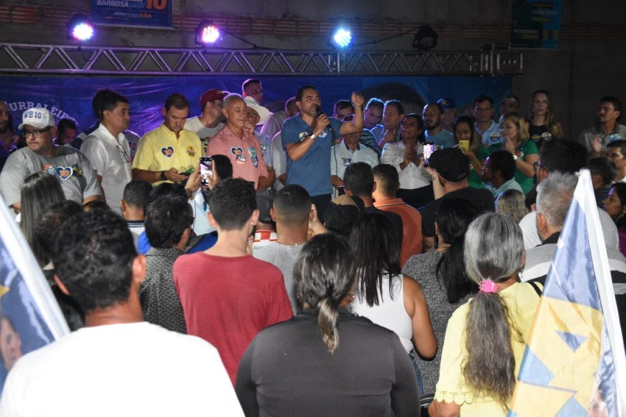 Reunião política contou com a participação de inúmeras autoridades locais e regionais (Foto: Divulgação)