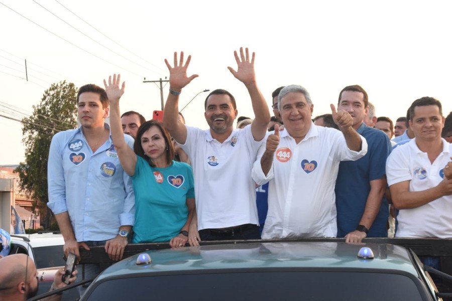Wanderlei e outros líderes durante carreata (Foto: Divulgação)