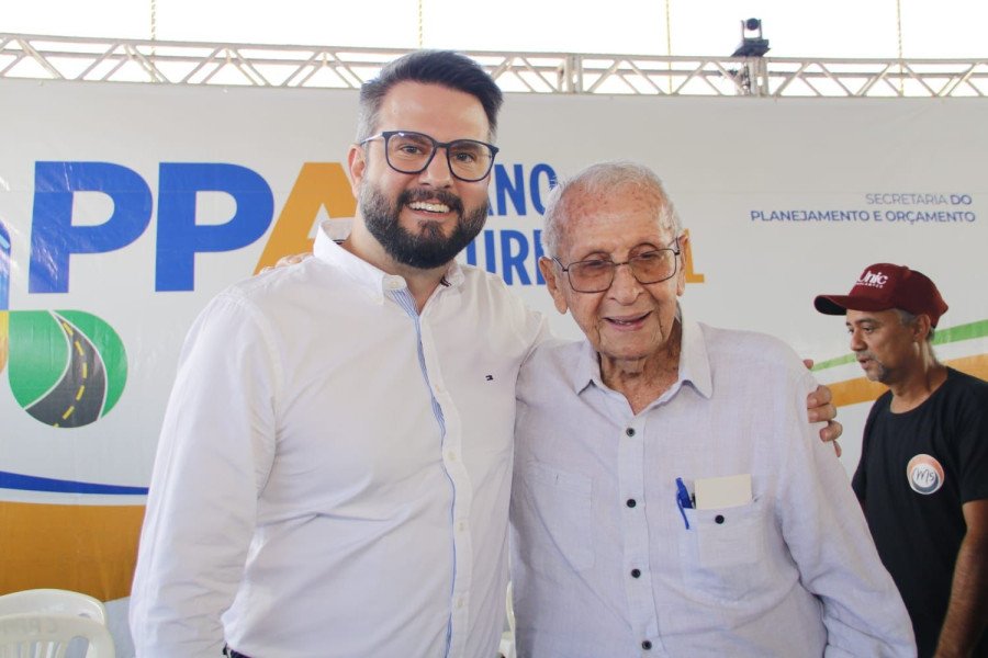 Mantoan com o ex-deputado estadual por Goiás e federal pelo Tocantins, Hagahús Araújo e Silva (Foto: Mirdad)