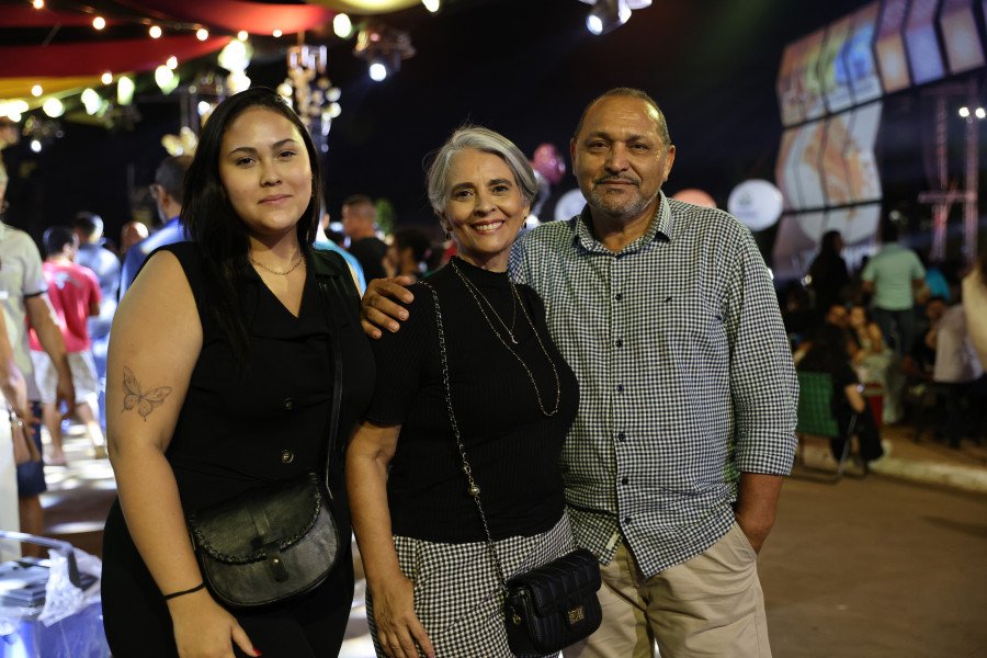 Família Nunes subiu a Serra para curtir show, Cozinha Show e se deliciar com uma vasta gama de iguarias (Foto: Lia Mara/Secom Palmas)