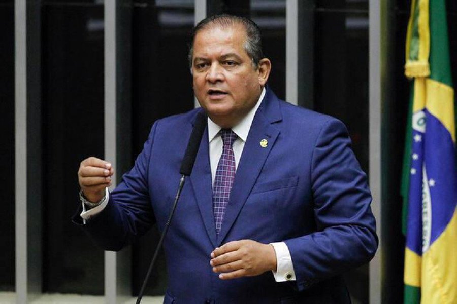 Senador Eduardo Gomes incha gabinete e contrata até 82 assessores sem concurso público (Foto: Beto Barata/Agência Senado)