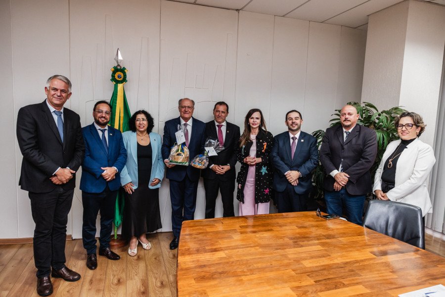 O vice-presidente do Brasil e ministro do MDIC, Geraldo Alckmin, recebeu secretários do Tocantins e a senadora Professora Dorinha