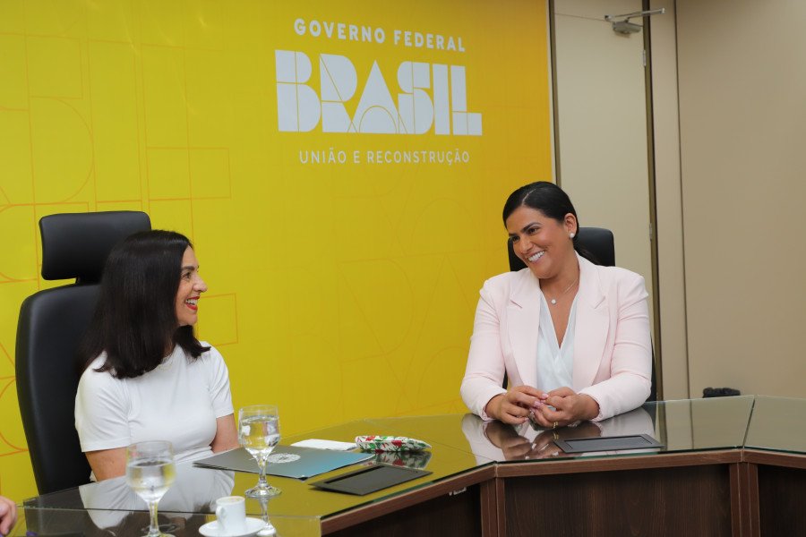 A primeira-dama do Tocantins, Karynne Sotero, e a segunda-dama do Brasil, Lu Alckmin na reunião de apresentação do projeto no mês de março (Foto: Louise Maria)