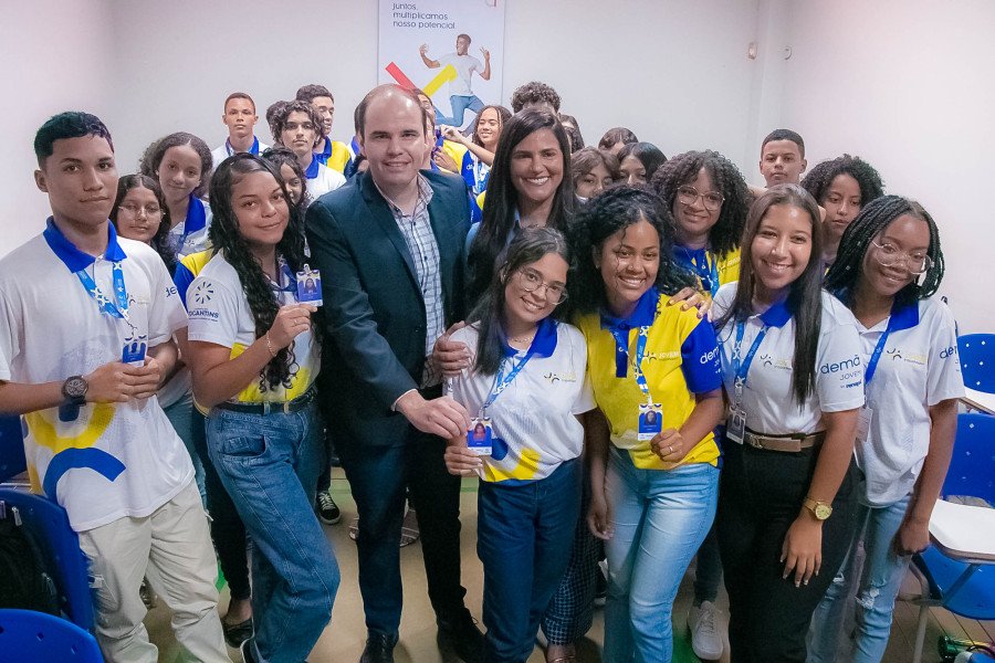 Maior programa de primeiro emprego no Norte do Brasil, o Jovem Trabalhador já contratou 2.527 jovens nos 139 municípios