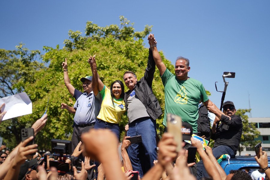 Bolsonaro discursou para apoiadores no fim da carreata (Foto: Divulgação)