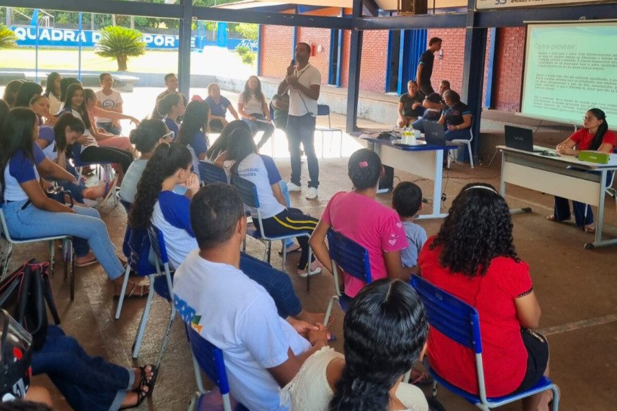 A conversa foi conduzida pelo pedagogo da Equipe Multidisciplinar da DPE-TO de Tocantinópolis, Valdoci Feitosa (Foto: DPE-TO)