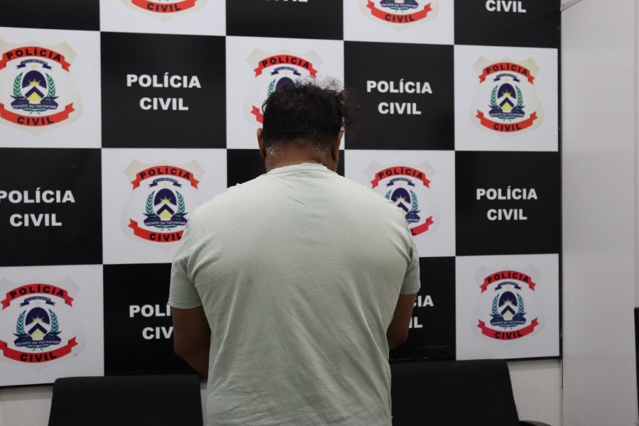 Homem preso no município de Palmas durante a Operação Embrião (Foto: Jodacy Filho)