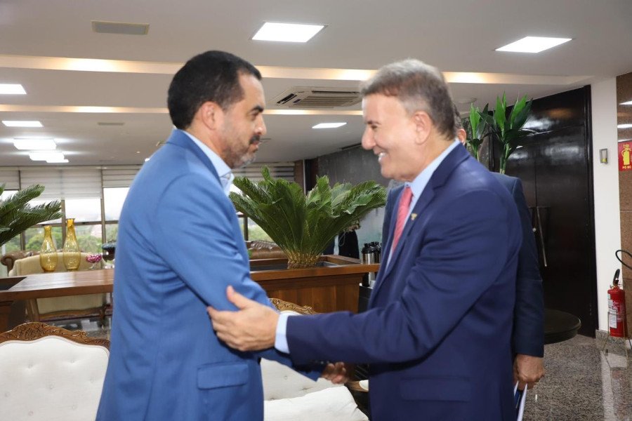 Governador Wanderlei Barbosa parabenizou Eduardo por sua vitória nas urnas (Foto: Governo do Tocantins)