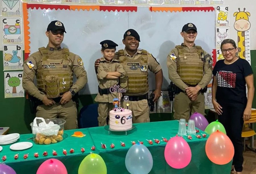 Polícia Militar participa de aniversário infantil com tema da PM em escola de Tocantinópolis (Foto: Ascom 5ª CIPM)