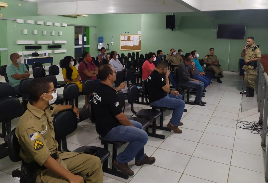 Reunião comunitária em Araguatins contou com a participação das forças de segurança e da comunidade (Foto: SSP/Governo do Tocantins)