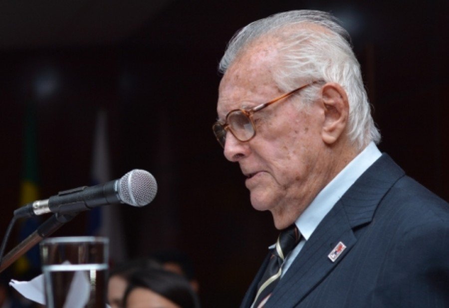 Renato JÃ¡como, 88 anos, recebe emocionante homenagem da OAB-TO
