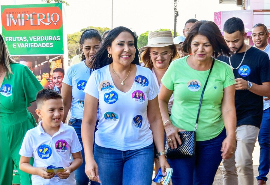 Candidata a prefeita do PL realizada caminhada no Aureny I (Foto: Mariana Di Pietro)