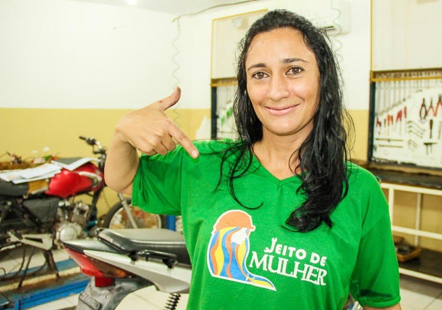 Kinara Monteiro Oliveira acredita que nÃ£o existe mais funÃ§Ã£o exclusiva para homens ou para mulheres (Foto: Carlessandro Souza)