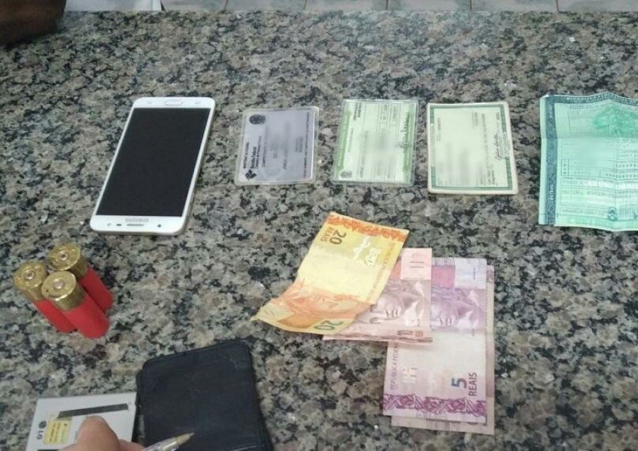 PolÃ­cia Militar prendeu homem por receptaÃ§Ã£o, recuperou celular roubado e apreendeu muniÃ§Ãµes em AraguaÃ­na
