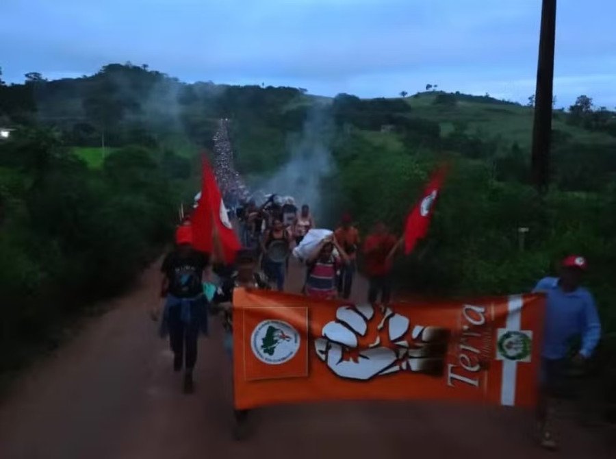 Trabalhadores rurais do Movimento Sem Terra protestam em Parauapebas-PA (Foto: Divulgação)