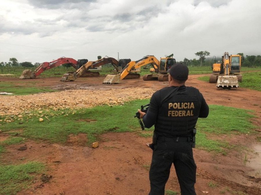 Maquinários usados na extração de ouro ilegal foram apreendidos pela PF (Foto: Reprodução/PF)
