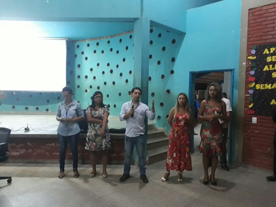 O diretor do CÃ¢mpus AugustinÃ³polis, FÃ¡bio AlcÃ¢ntara, durante aula inaugural