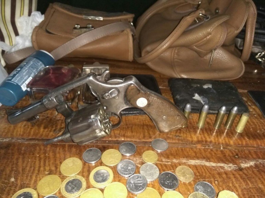 PolÃ­cia encontrou armas e muniÃ§Ãµes na casa (Foto: DivulgaÃ§Ã£o PMTO)