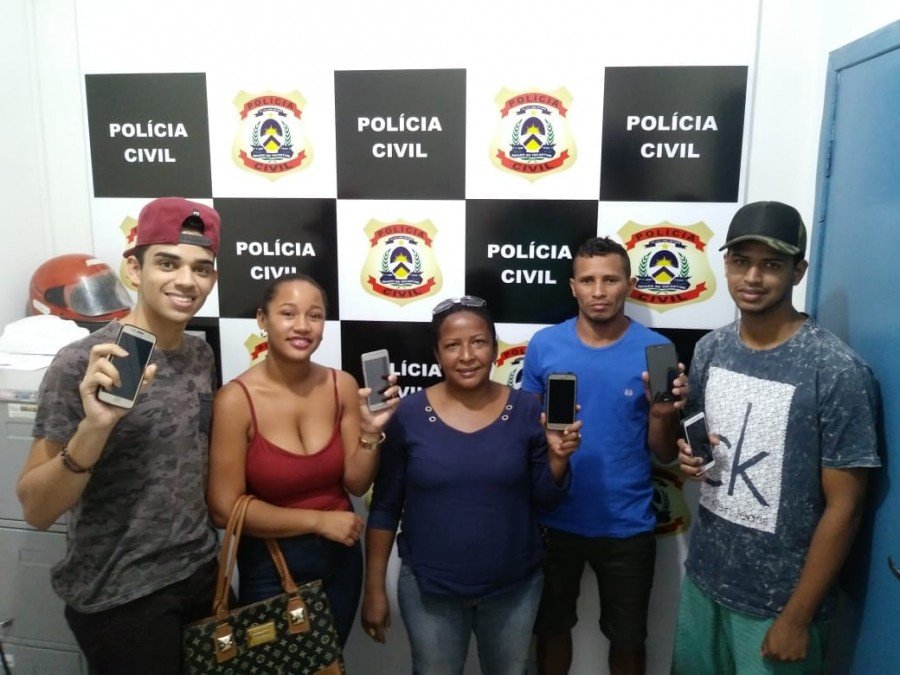 PolÃ­cia Civil recupera e devolve cinco aparelhos celulares aos seus verdadeiros donos em GuaraÃ­ 