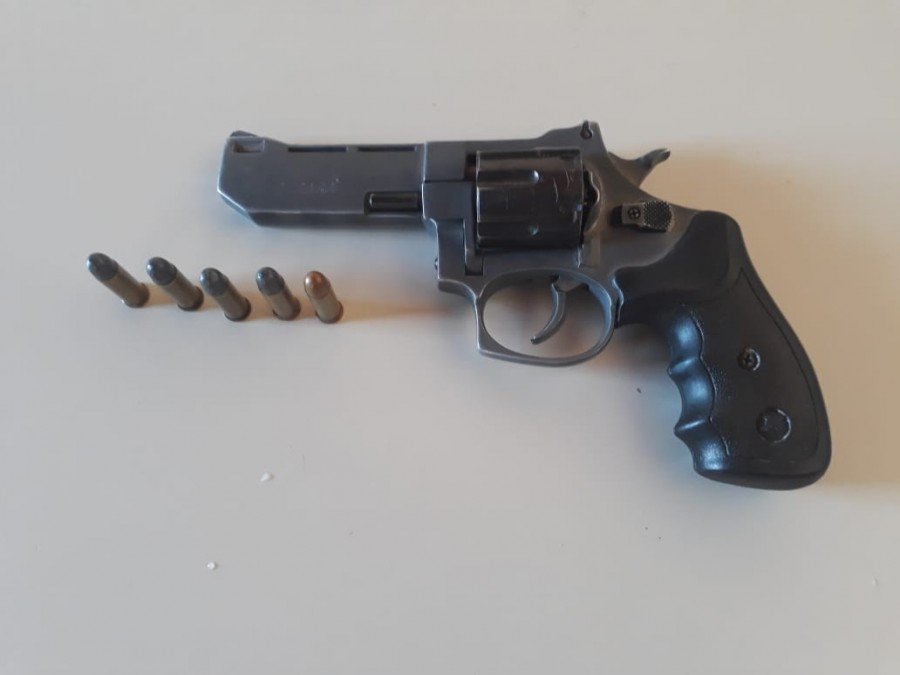 A arma de fogo foi encontrada com um dos acusados em Taguatinga