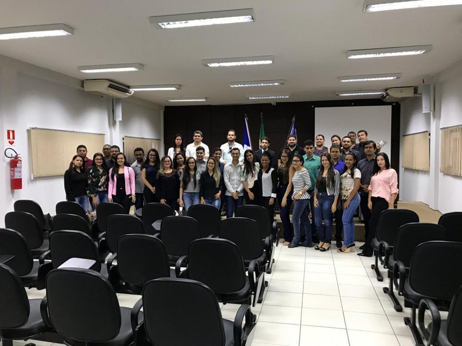 AcadÃªmicos de Direito e professores no encerramento da primeira etapa do Projeto NAVI