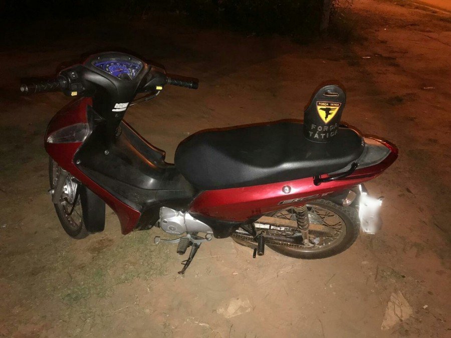 Jovem e adolescentes foram detidos suspeitos de roubar uma motocicleta em AraguaÃ­na