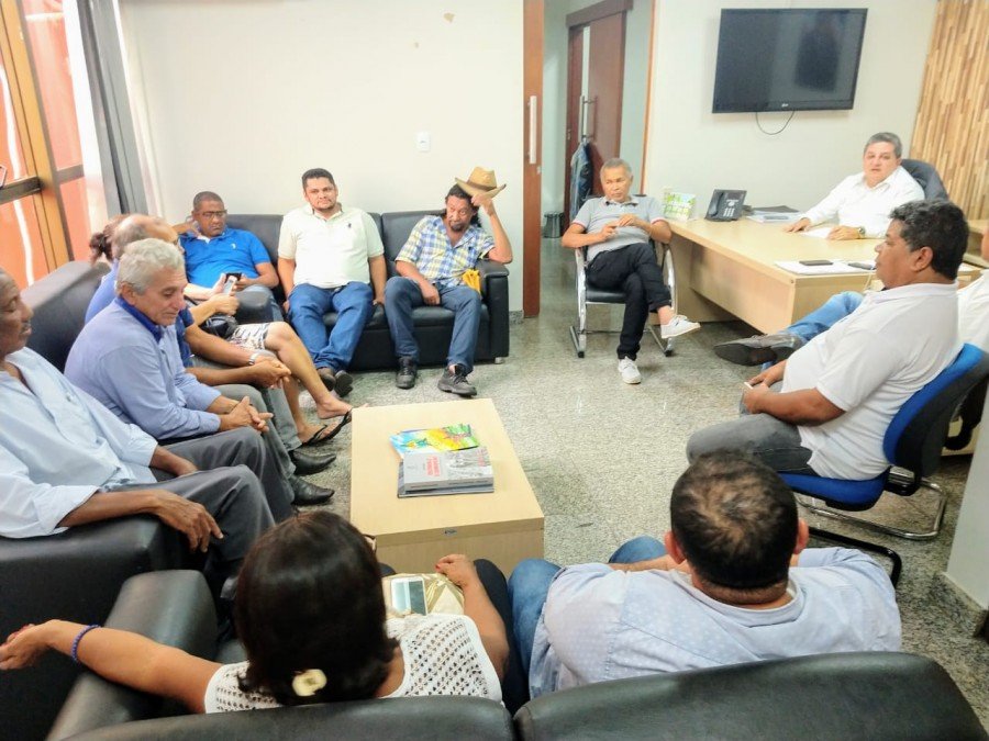 Deputado Jair Farias reuniu presidentes de colÃ´nias de pescadores para falar de projetos e ouvir demandas (Foto: Marcia Alves)