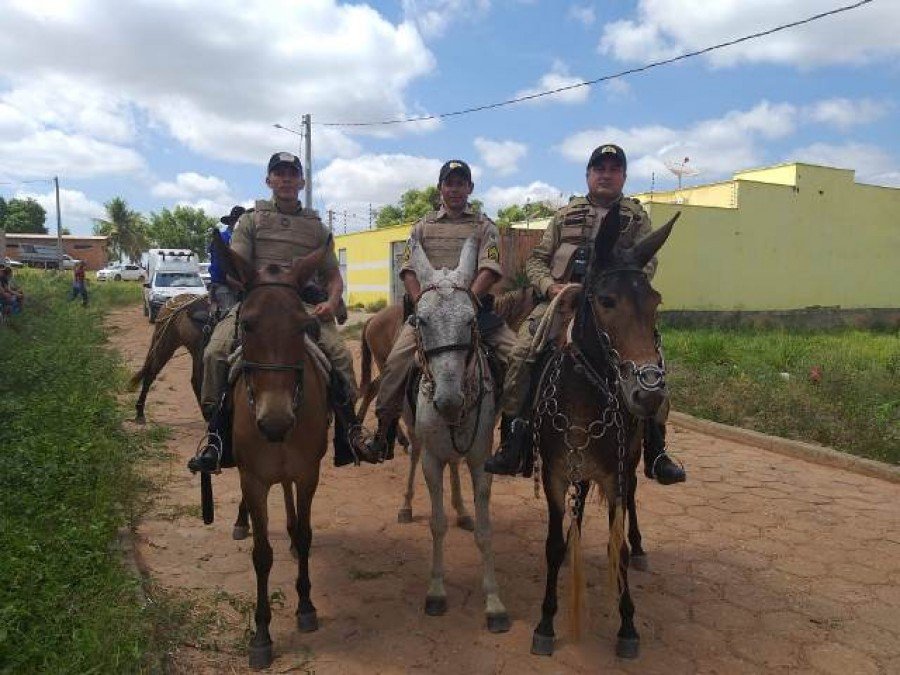 Comando do 9Âº BatalhÃ£o da PM integrou efetivo montado durante cavalgada alusiva a 5Âª Expoagra de AugustinÃ³polis