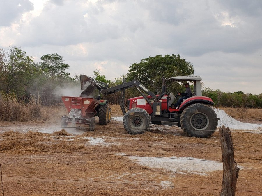 Prefeitura de Gurupi viabiliza transporte de calcário para pequenos produtores rurais (Foto: Secom/Gurupi)