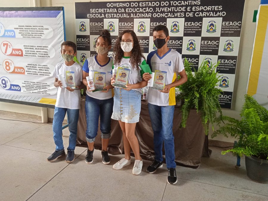 Estudantes que conquistaram premiação no Quiz Educativo de Ciências da Escola Estadual Aldinar Gonçalves de Carvalho (Foto: Dicom/Seduc)
