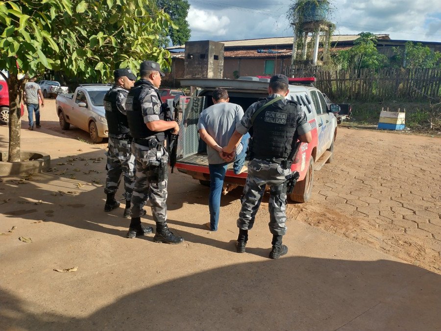 Momento em que o suspeito de envolvimento em homicídio de empresário em Paraíso foi preso pela Polícia Militar no Pará (Foto: PM-Pará)