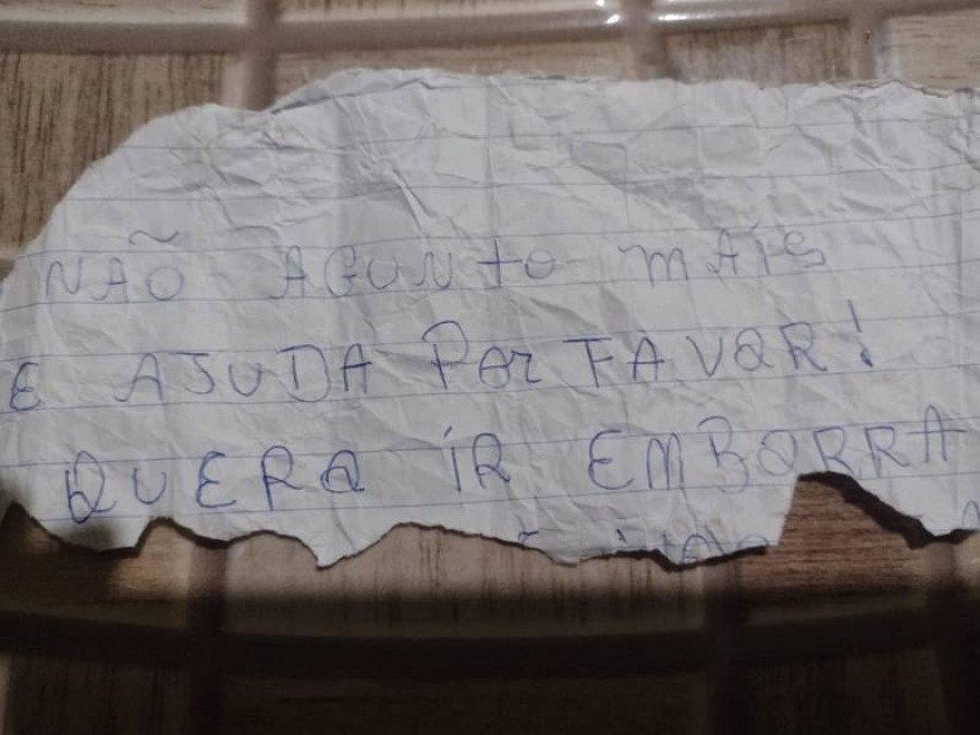 O bilhetinho deixado pela adolescente deixa claro o desespero dela (Foto: Divulgação)