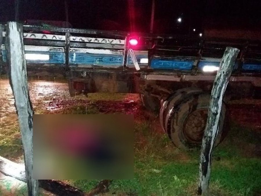 Homem foi encontrado morto com golpes de faca debaixo da carroceria de um caminhão em Araguatins (Foto: Divulgação)