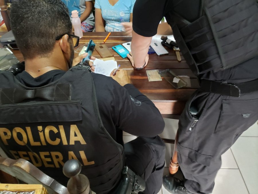 Polícia Federal cumpriu 03 (três) mandados de busca e apreensão (Foto: Divulgação/PF)
