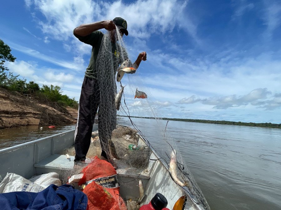 Fiscais do Naturatins retiraram da água mais de 6 mil metros de redes usadas em pesca predatória (Foto: Naturatins/Governo do Tocantins)