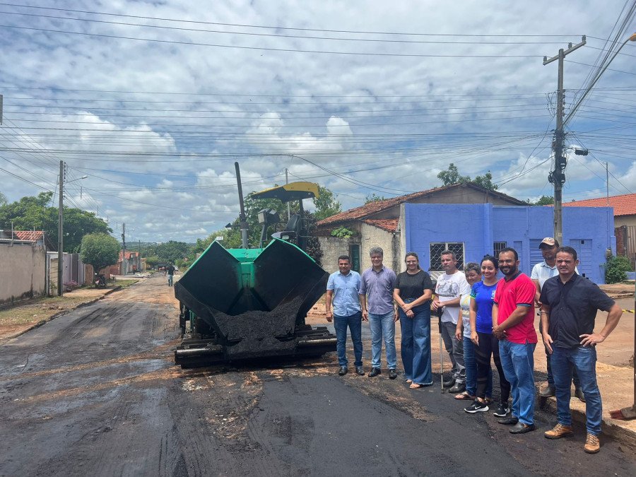 O trabalho foi iniciado pela Secretaria Municipal de Infraestrutura pela rua Contorno Sul e, posteriormente, contemplará as demais ruas do bairro (Foto: Divulgação)