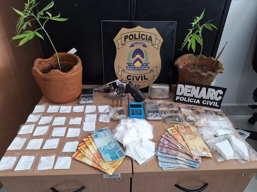 Drogas e arma apreendidas (Foto: Divulgação/SSPTO)