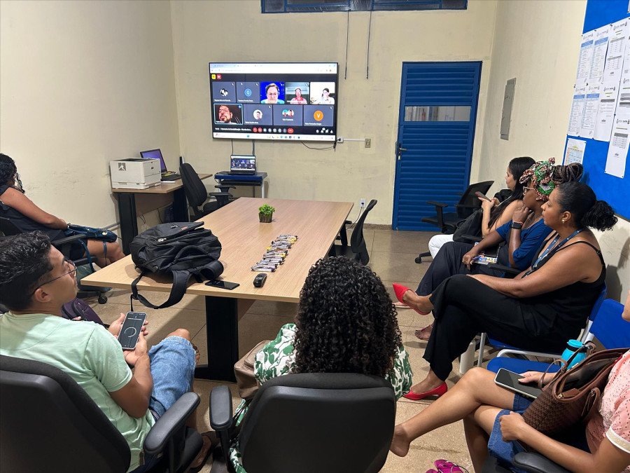 Acadêmicos do 7º período do curso de Letras Câmpus Araguatins se reuniram para assistir a live (Foto: Quezia Alencar)