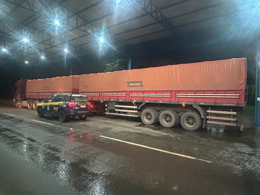 PRF apreende 61,27 m³ de madeira transportados ilegalment no município de Palmeiras do Tocantins (Foto: Divulgação)