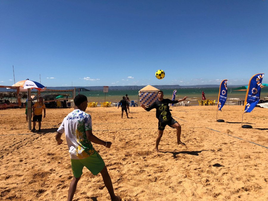 Praia de Luzimangues, em Porto Nacional, recebe etapa do projeto Esporte Verão (Foto: Breno Coelho/Governo do Tocantins)