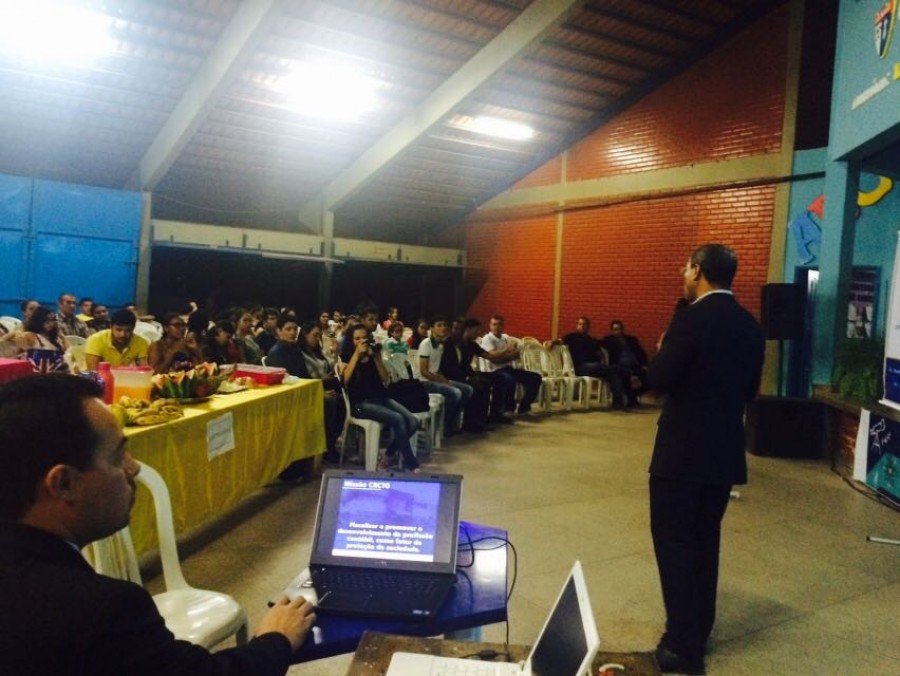 Contador Claudemir GÃ³es Junior, do Conselho Regional de Contabilidade (CRC-TO), ministrando palestra. (Foto: Arquivo Pessoal).
