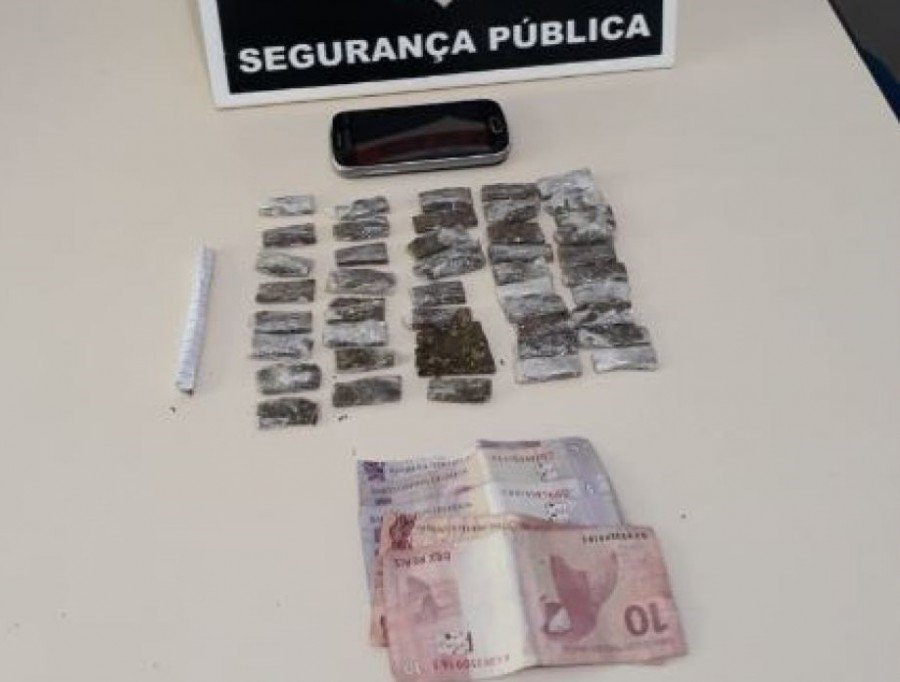 Policia Civil apreendeu 43 porÃ§Ãµes de maconha e prendeu homem suspeito de trÃ¡fico de drogas em Miracema