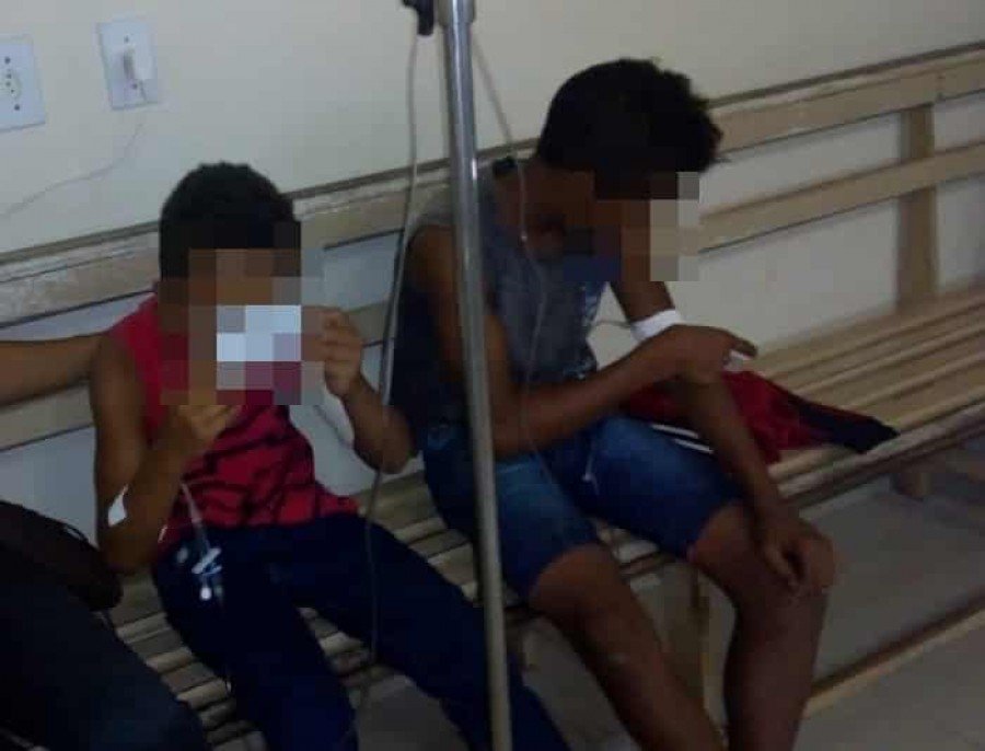 As duas crianÃ§as foram levadas para o Hospital Regional de AugustinÃ³polis
