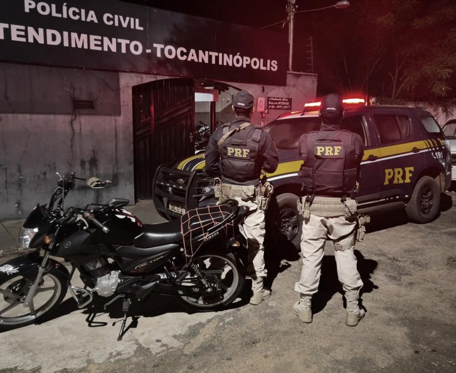 Veículo e condutor foram conduzidos para a Delegacia de Polícia Civil de Tocantinópolis para os  procedimentos cabíveis (Foto: Divulgação/PRF)
