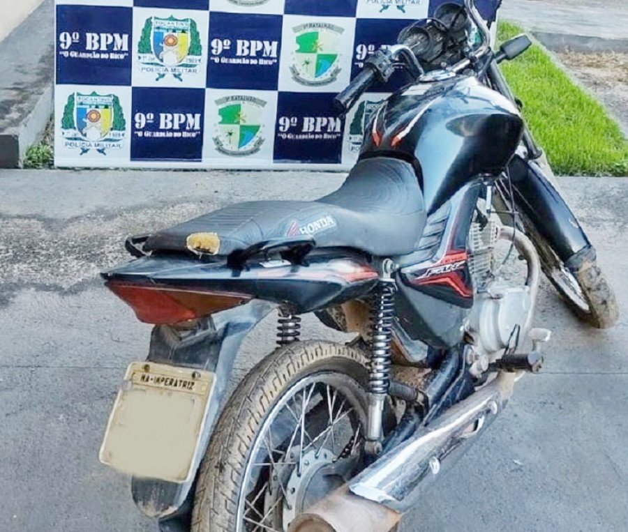 Motocicleta Honda 150 Fan foi apreendida pela PM na tarde desta segunda-feira, 9, na Vila União, povoado de Bela Vista em São Miguel