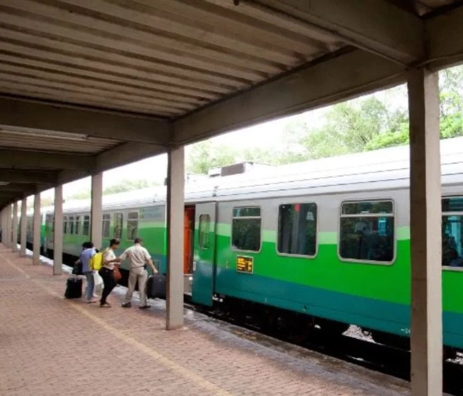 Após trem de cargas pegar fogo, transporte de passageiros é retomado nesta segunda (13), na Estrada de Ferro Carajás (Foto: Reprodução)
